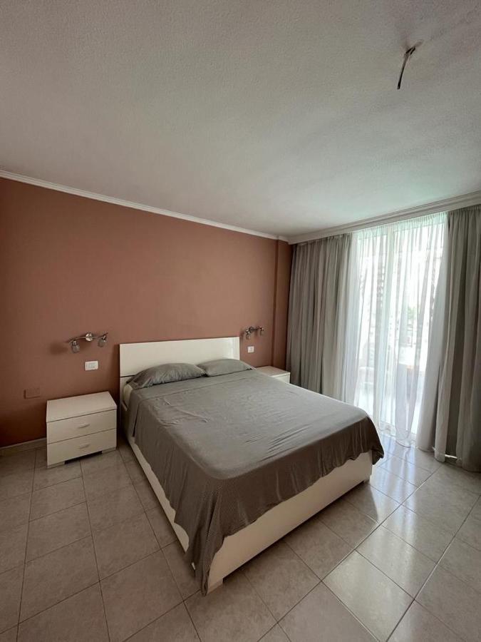 Cozy Apartment Near The Beach Playa de las Americas  Eksteriør bilde